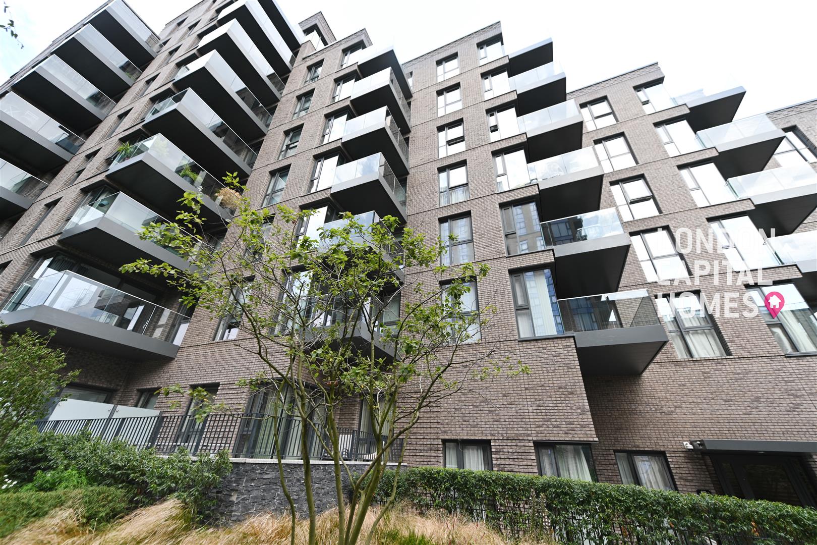 2 bed property in Willowbrook House, London
